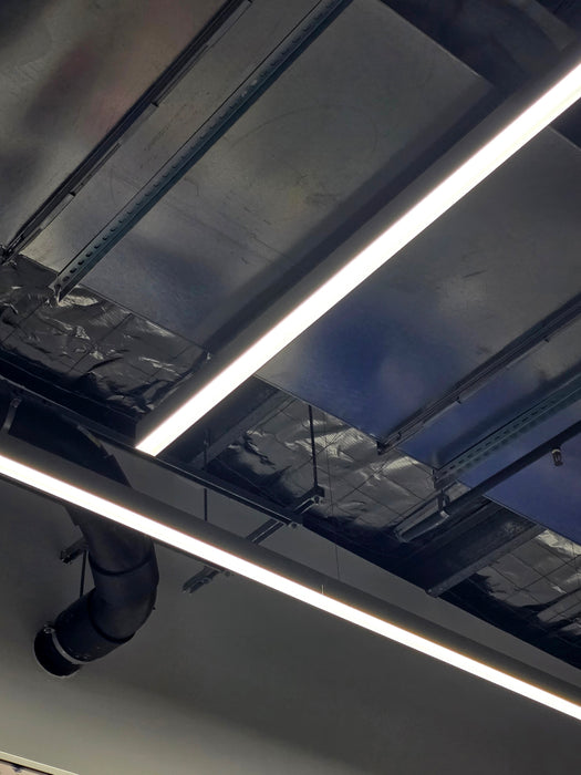 Straight LED linear light bar with metal housing and bright white strip